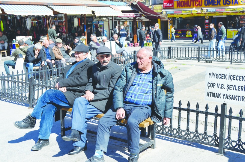 Her üç emekliden ikisi çalışmak zorunda