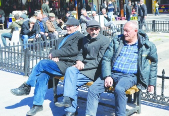 Emeklinin geçim  derdi derinleşiyor