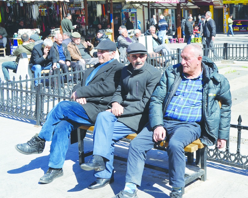 Emeklinin geçim  derdi derinleşiyor