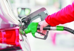 Benzinin litre fiyatına 50 kuruş zam