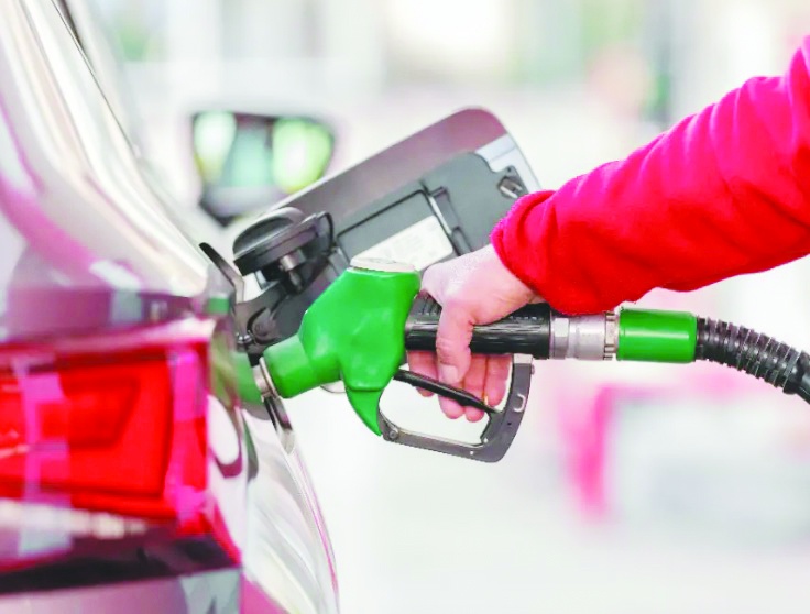 Benzinin litre fiyatına 50 kuruş zam
