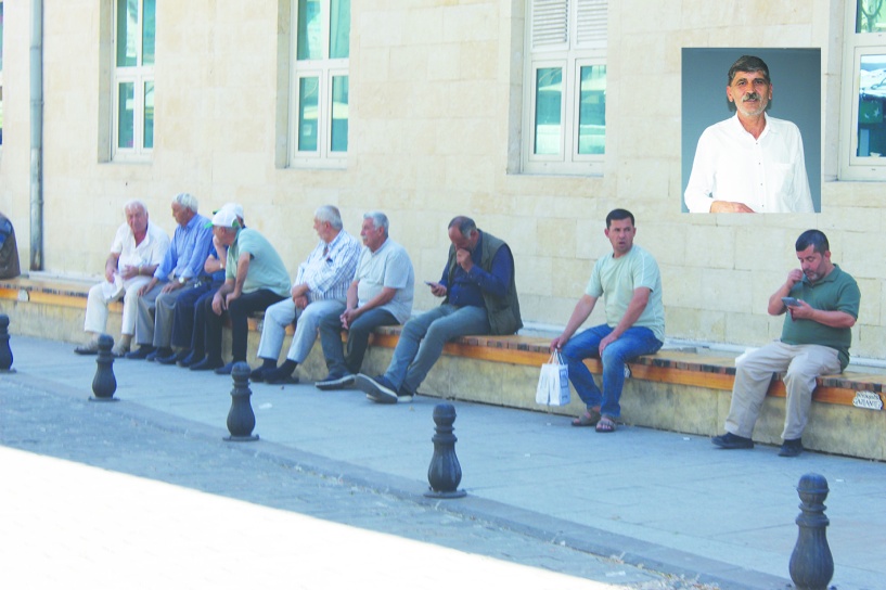 İnsanlar, evine götürecek ekmeğin hesabını yapıyor