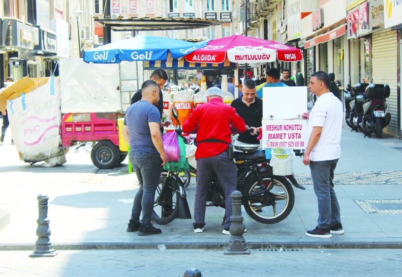 100’e yakın seyyar nohut dürümcüsü var
