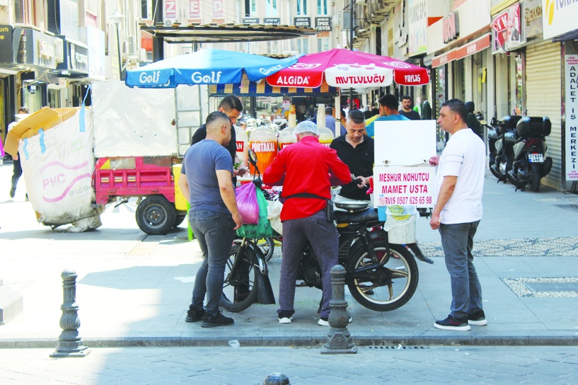 100’e yakın seyyar nohut dürümcüsü var