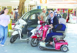 Engelliler, önyargı, duyarsızlık ve  yanlış yaklaşımlarla mücadele ediyor