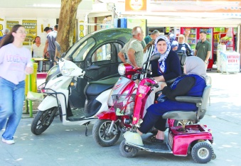 Engelliler, önyargı, duyarsızlık ve  yanlış yaklaşımlarla mücadele ediyor
