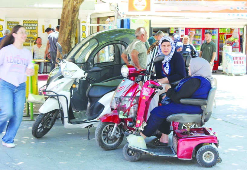 Engelliler, önyargı, duyarsızlık ve  yanlış yaklaşımlarla mücadele ediyor