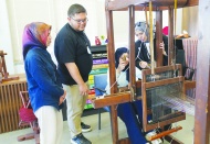 Gençlere kutnu kumaşı dokuması öğretiliyor