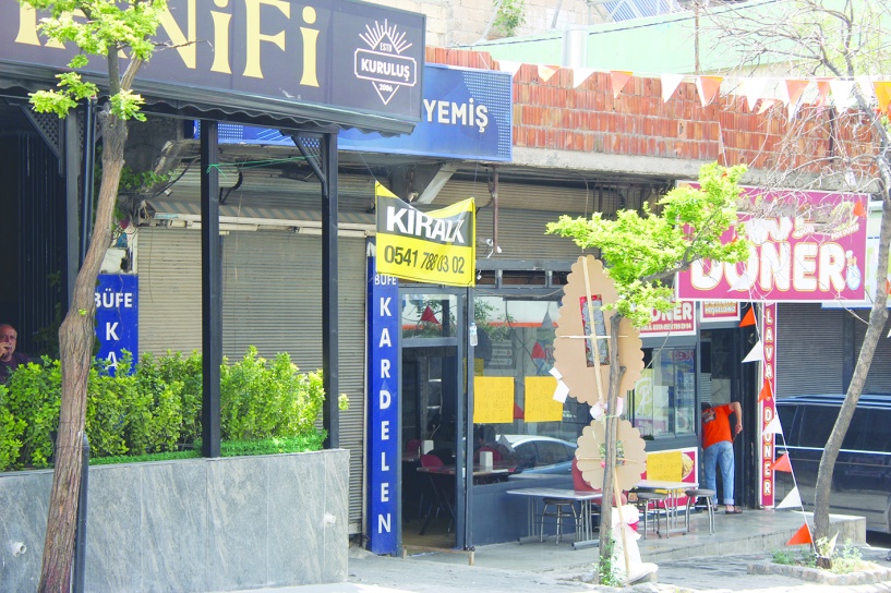 Krizin yükünü kaldıramayan  esnaf, kepenkleri indiriyor