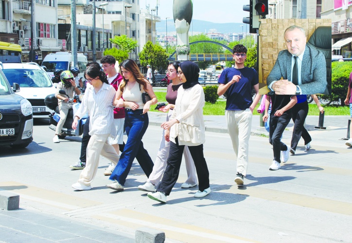Üniversite mezunu gençler eğitim  gördükleri alanlarda iş bulamıyor