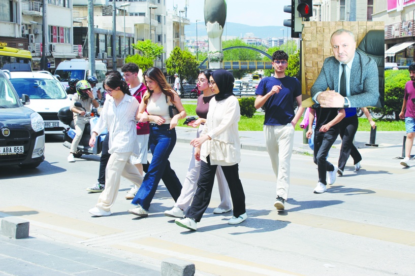 Üniversite mezunu gençler eğitim  gördükleri alanlarda iş bulamıyor