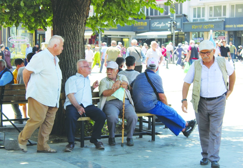 Emeklilerin alım gücü  her geçen gün eriyor