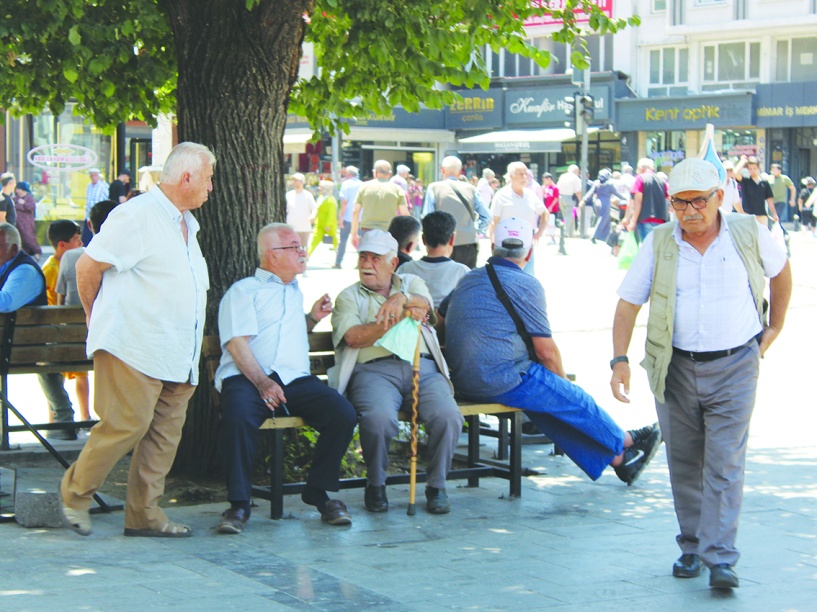 Emeklilerin alım gücü  her geçen gün eriyor