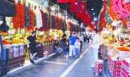Gurbetçiler, Almacı Pazarı  esnafının yüzünü güldürdü