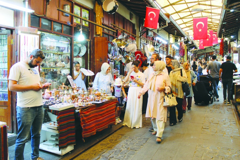 Bakıyorlar, fiyat soruyorlar, ama almıyorlar