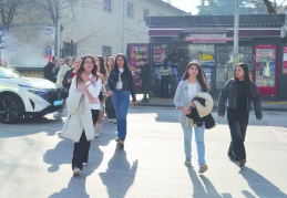 Onbinlerce öğrenci ve aile  ağır baskı altında bırakıldı