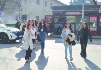 Onbinlerce öğrenci ve aile  ağır baskı altında bırakıldı
