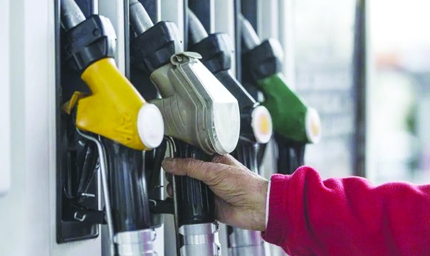 Akaryakıtta litre fiyatı üç haneli rakamlara ulaşacak