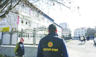 Riskli okullarda polis olacak