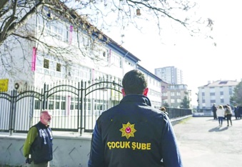 Riskli okullarda polis olacak