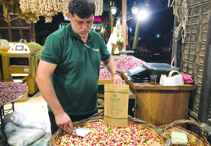 Fıstık kenti Antep’te piyasa Suriye, Siirt ve Birecik fıstığına teslim oldu