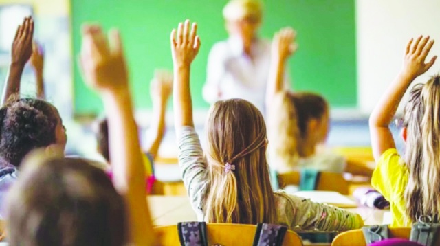 Çocuğu ilkokula başlayacak kamu çalışanları günde 3 saat idari izinli olacak