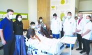 Üç hasta canlı vericili böbrek nakli ile hayata tutundu