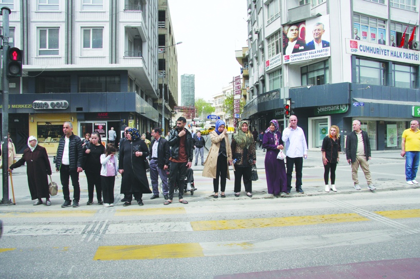 Devlet daha çok faiz, halk  daha çok vergi ödeyecek