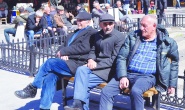 Yaşlı nüfusu "uzun dönemli  bakım sigortası" geliyor