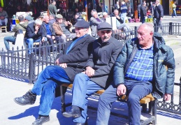 Yaşlı nüfusu "uzun dönemli  bakım sigortası" geliyor