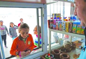 Okul kantinlerinde cips ve çikolata yasak