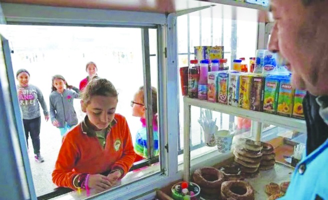 Okul kantinlerinde cips ve çikolata yasak