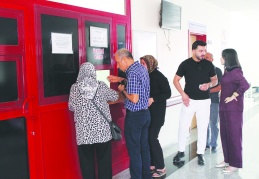 Sağlık çalışanlarını yeni bir sistemin teknik sorunlarıyla baş başa bırakıldı
