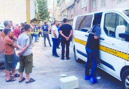 Eşini öldürdü, sokağa çıkıp rastgele ateş açtı; 3'ü çocuk, 4 yaralı!