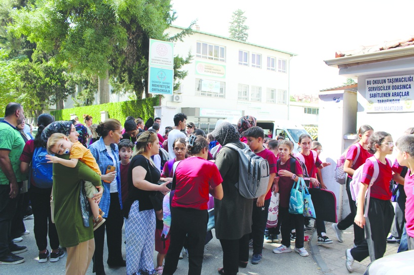 Çocuklar okula giderken can  güvenliğinden emin değil!