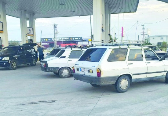 Benzine 12,48 liralık zam üç aya bölündü