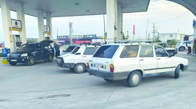 Benzine 12,48 liralık zam üç aya bölündü
