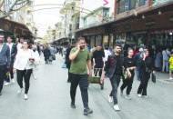 Vatandaş yaşamını kredi  ve kredi kartıyla sürdürüyor