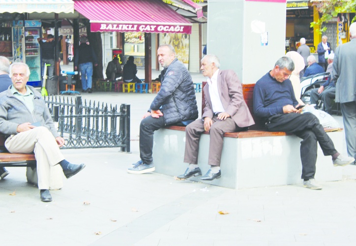 Emeklilerin boş vaatlere karnı tok