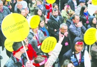 Alevi toplumunu yok  etmeye çalışıyorlar