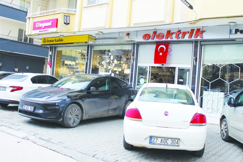 Kepenkler iniyor, istihdam  azalıyor, sektör daralıyor