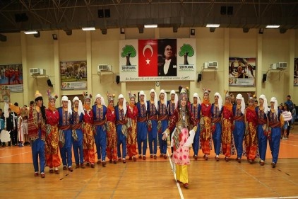 6 &#8211; 17 yaşındaki öğrenciler farklı sporlarla tanışıyor