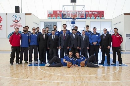 83-57 galip gelerek Final Four&#8217;a adını yazdırmayı başardı