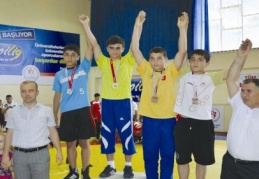 11-13 Yaş Erkekler Serbest Güreş grup müsabakaları yapıldı