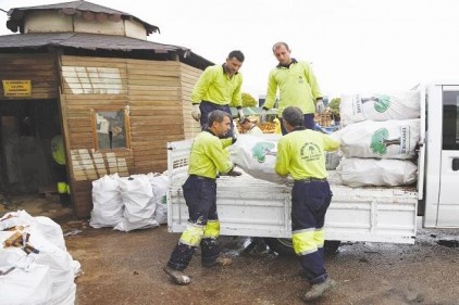 628 aileye 500&#8217;er kiloluk odun yardımı yapılıyor