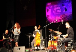 25. Akbank Caz Festivali Gaziantep ayağında Elif Çağlar konser vardı