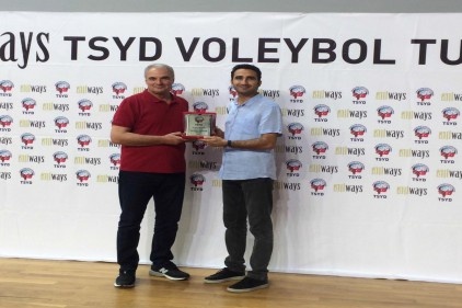 4. Allways TSYD İzmir Voleybol Turnuvası&#8217;nda Arkas Spor şampiyon 