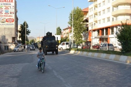 40 araçlık konvoy Suriye&#8217;nin Kilis il sınırına sevk edildi.