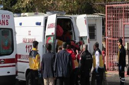 7 asker Kilis&#039;e, 1 şehit ve 4 yaralı asker ise Gaziantep&#039;e getirildi