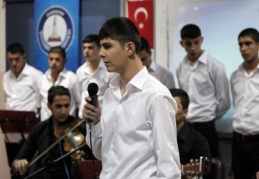3 ay müzik eğitimi alan 10 genç koro kurdu